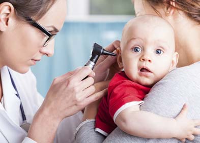 diagnostiquer une otite chez un bébé
