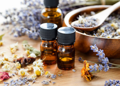 Comment l'aromathérapie, par son produit, l'huile essentielle, peut-elle  être une science et donc avoir une activité médicamenteuse? - Floressentia
