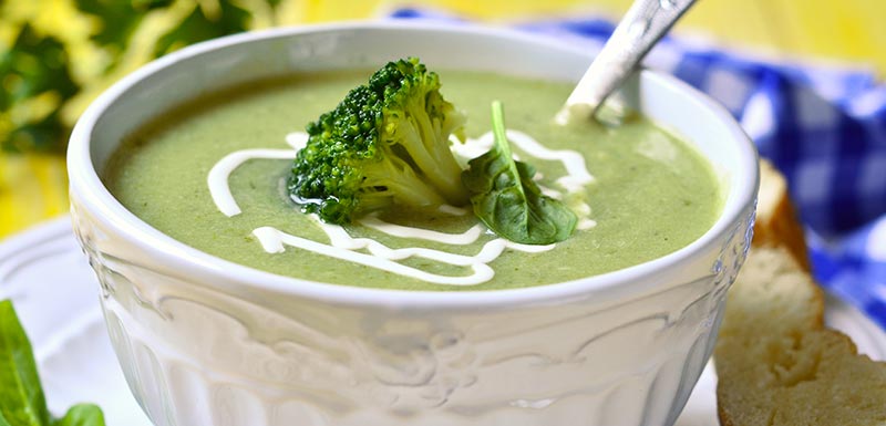 régime alimentaire sain à base de soupe aux brocolis