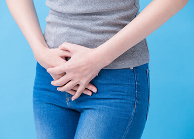 Femme ayant des maux de ventre - Descente d'organes - prolapsus génito-urinaire