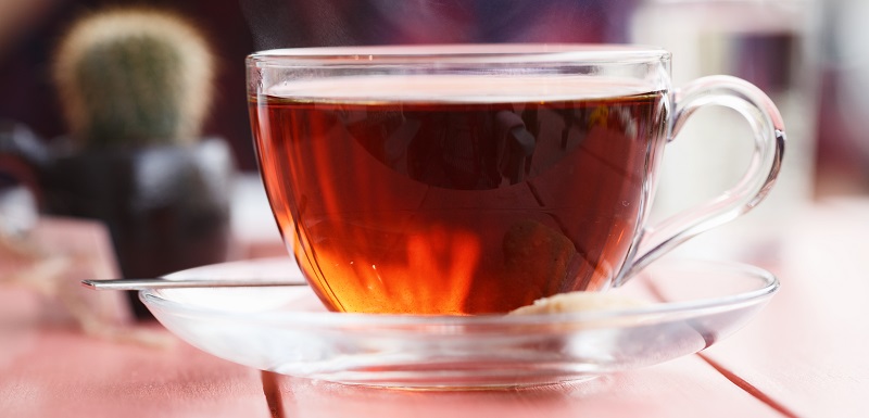 Boire du thé brulant augmenterait le risque de cancer de l'œsophage
