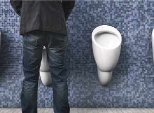 homme aux toilettes atteint de prostatite 