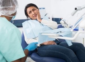 femme chez un dentiste