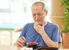 Odynophagie : Définition, symptômes, diagnostic et traitements