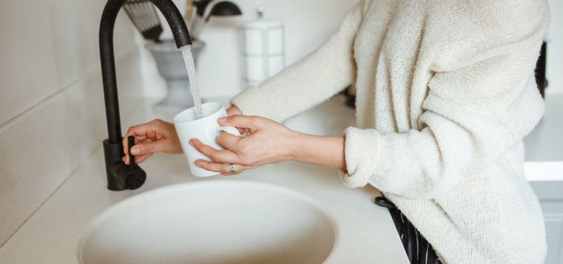 Comment réduire les contaminants dans l'eau du robinet ?