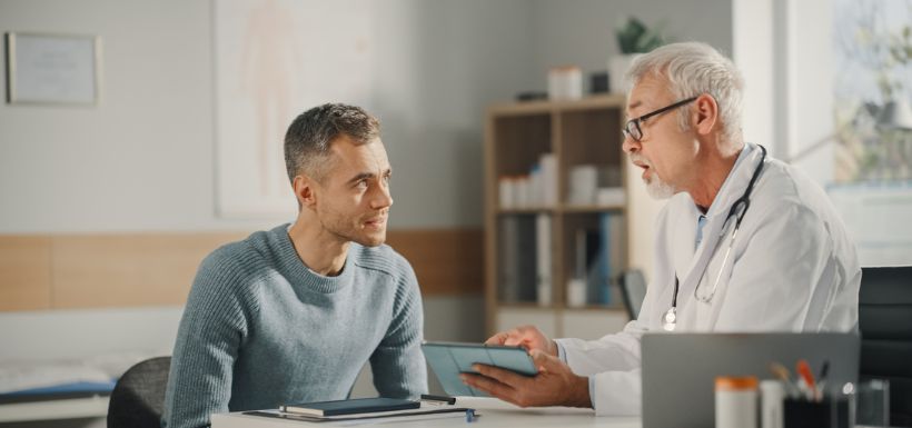 homme en consultation chez le médecin