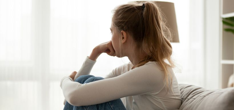 header pour l'article "Hypersensibilité : 10 idées reçues passées au crible" - femme contrariée