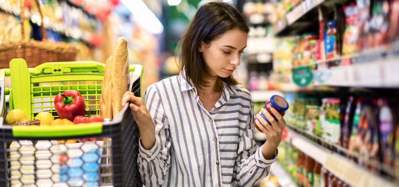 femme au supermarché