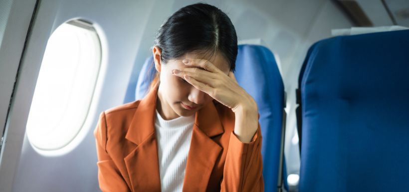 femme qui a peur de l'avion