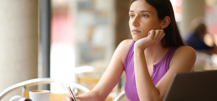 L'intrusion d’ondes cérébrales lentes, typiques du sommeil profond, s'immiscent pendant l’éveil.